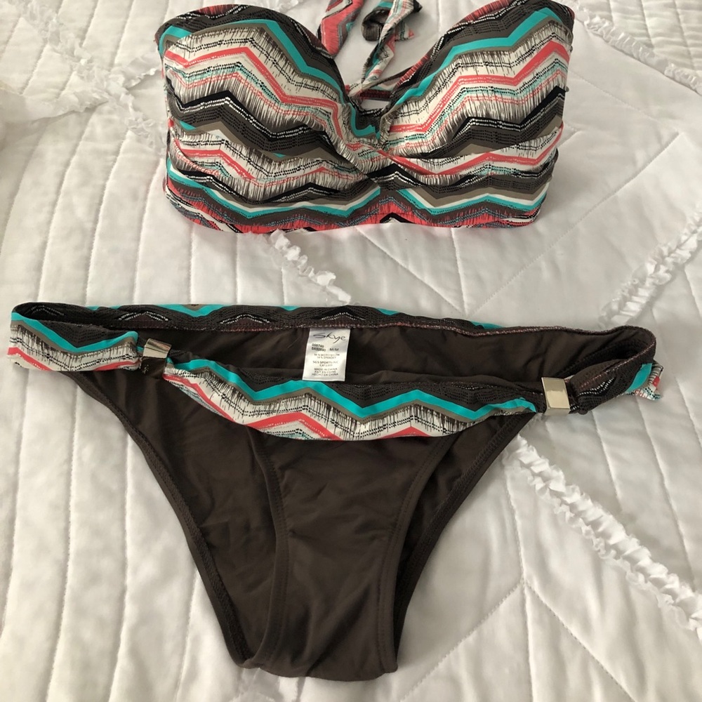 Strapless top w bikini bottom